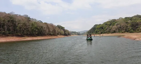 Misty Hills to Serene Shores: Harikesh’s Kerala Trip Review with Thrillophilia